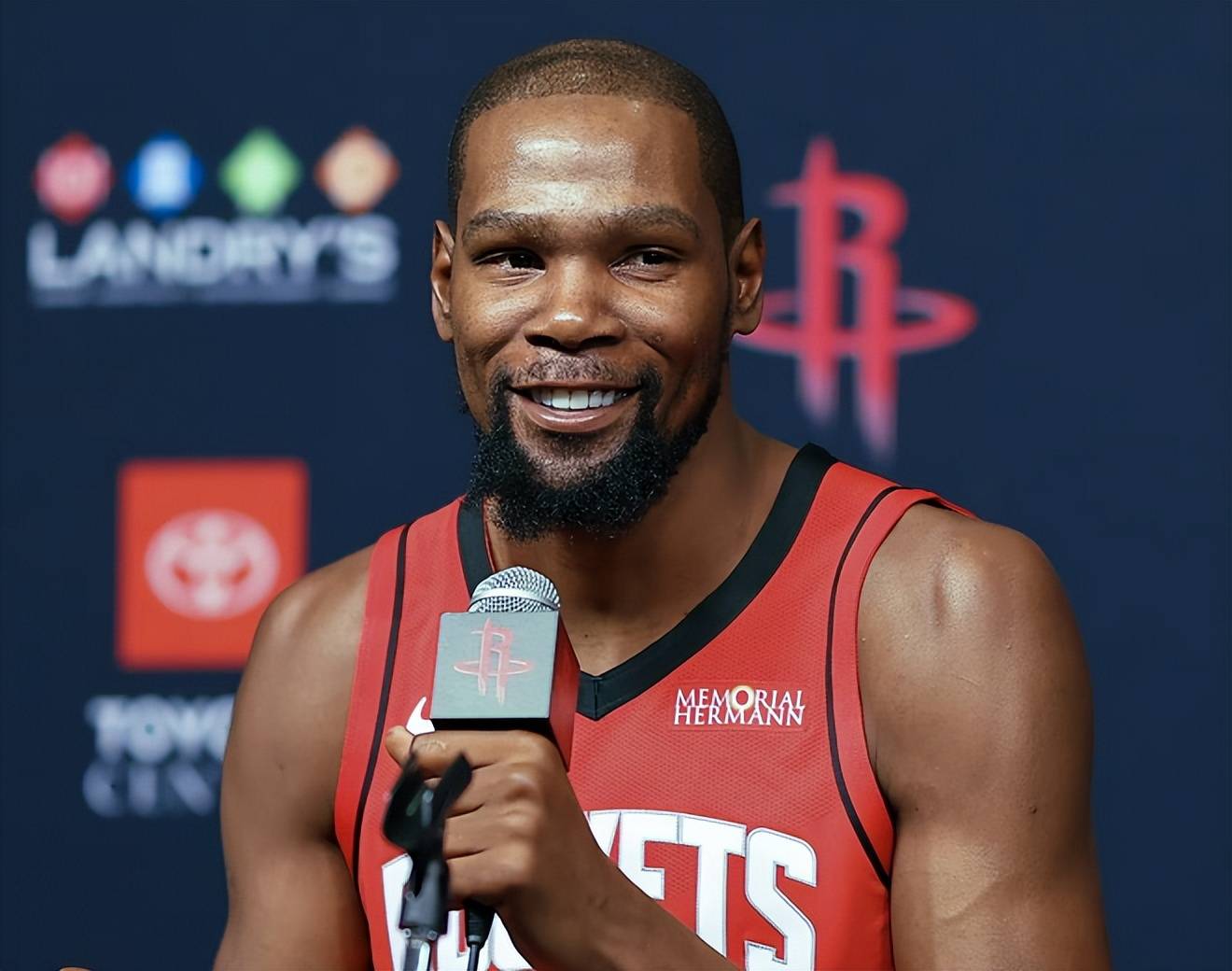 萨56：我在米兰经历过联赛夺冠，所以我知道这意味着什么（萨56：曾在米兰捧起联赛冠军，我深知其中分量）