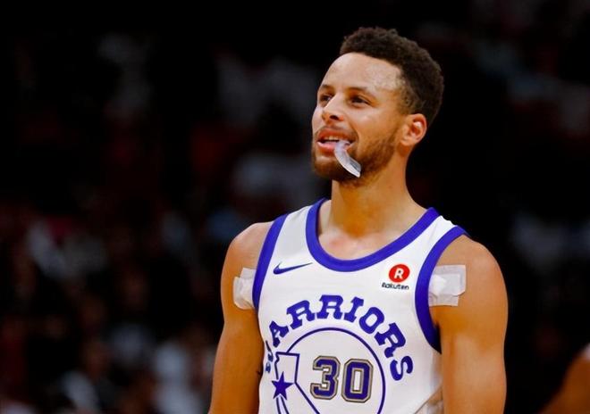 法甲战报：克瓦拉茨赫利亚双响，拉莫斯制胜，巴黎5-0雷恩（法甲快讯：克瓦拉茨赫利亚梅开二度，拉莫斯建功，巴黎5-0大胜雷恩）