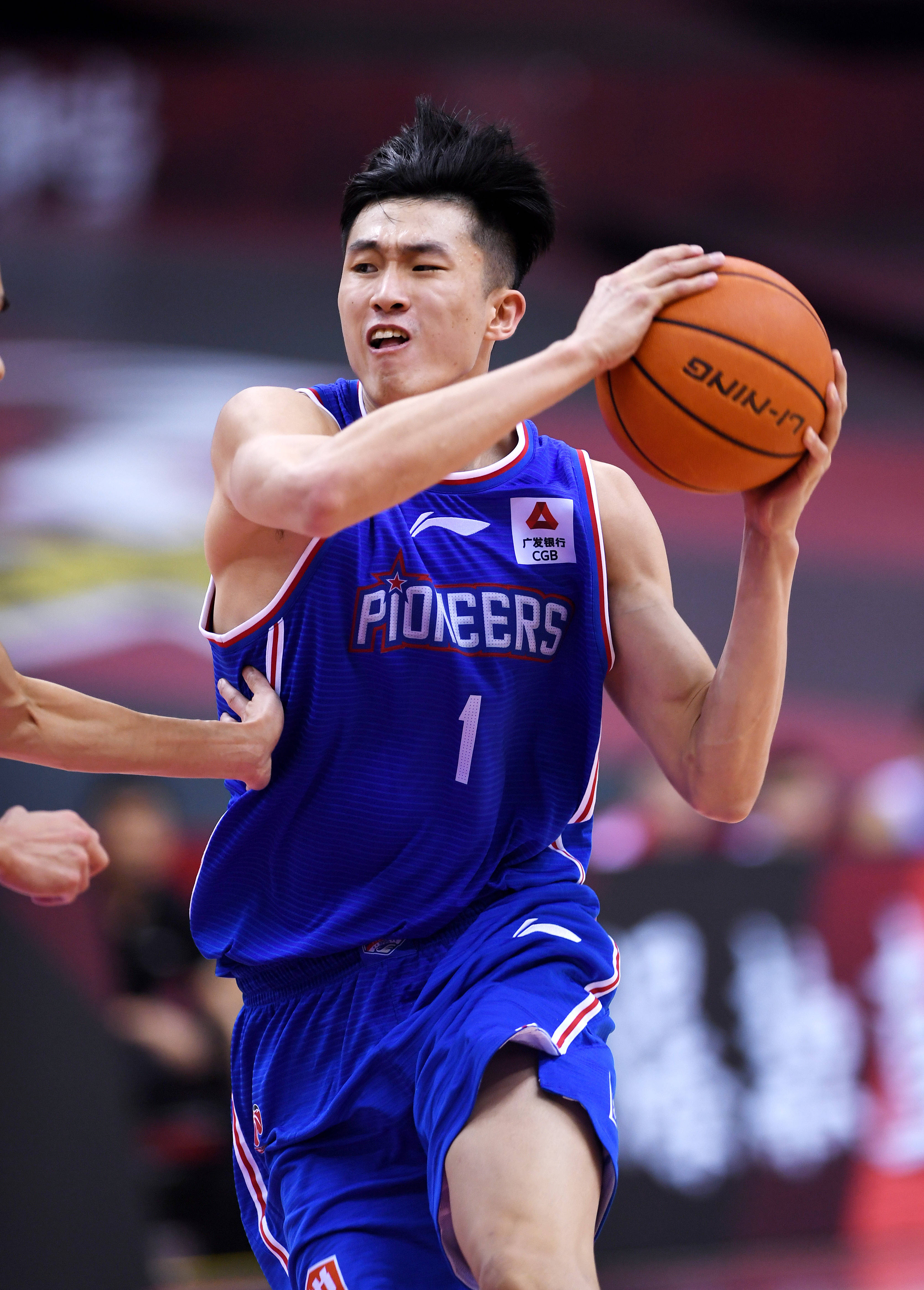 迪洛伦佐：赛后会和孔蒂复盘比赛；欧冠还有两轮还有机会晋级（迪洛伦佐：赛后将与孔蒂复盘比赛，欧冠剩两轮仍有出线希望）